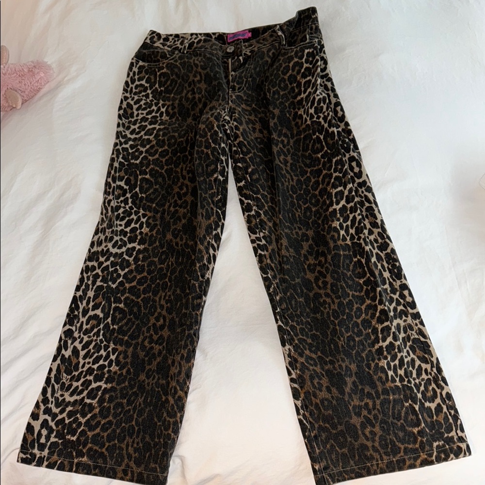 Low rise leopard jeans